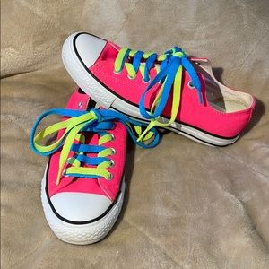 ⭐️Neon Pink Low Top Chuck Taylor Converse